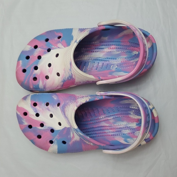 CROCS Kids Water Shoes Marbled  in Pink, Blue, and White - Picture 4 of 9